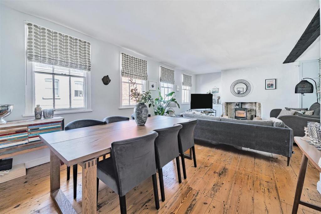 With Amazing Terrace, 10 Guests 5 Bedroom Apartment