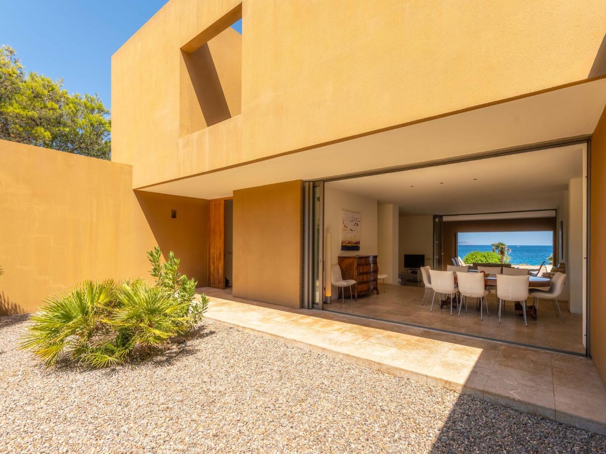 Modern With Pool * Arta