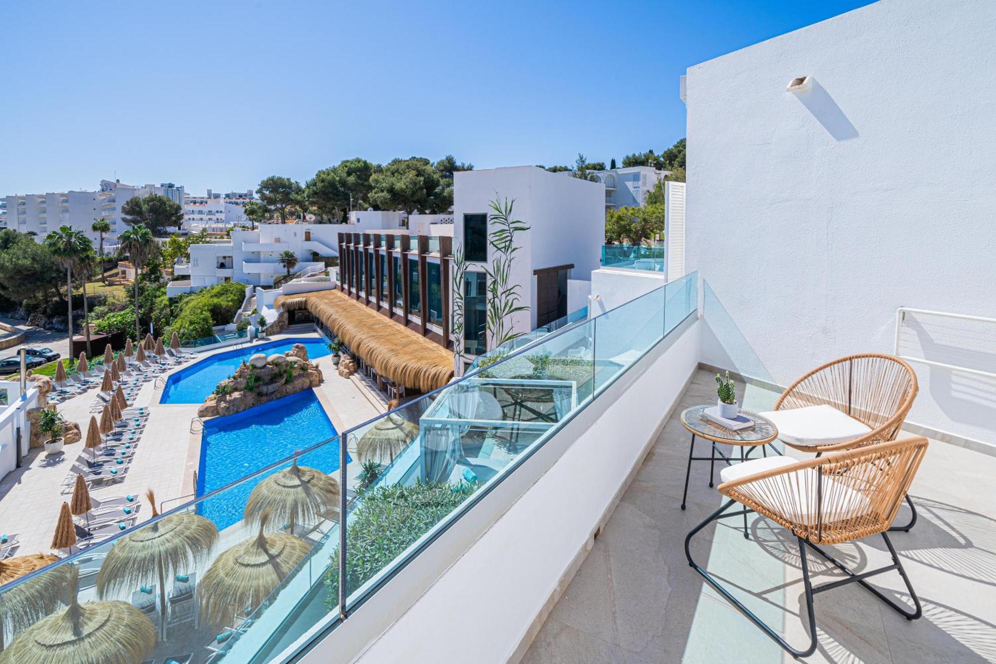 Marsenses Ferrera Blanca - Adults Only 4*