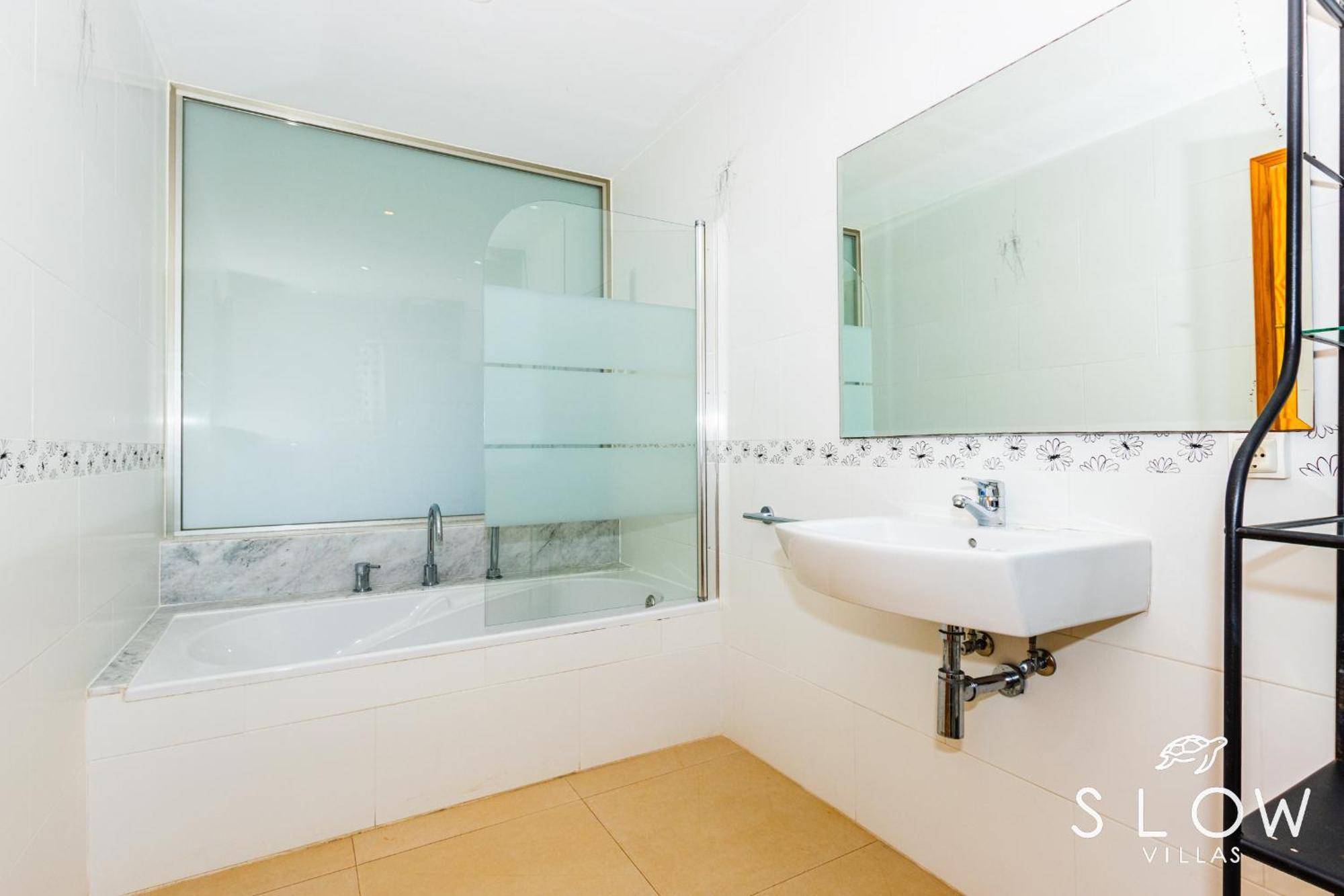 Es Bufedo By Slow Cala Pi (Mallorca)