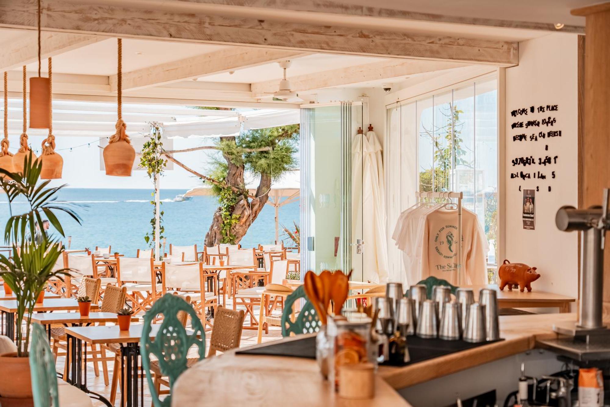The Sea Club Bed and breakfast