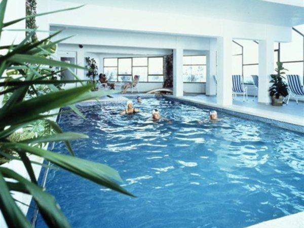 Club Hotel