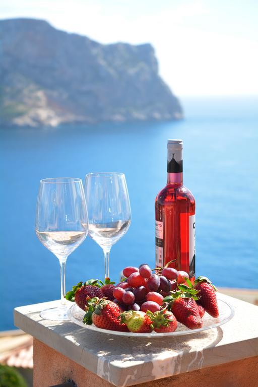 With Enchanting Sea Views And Pool For 7 Guests Villa Puerto de Andratx
