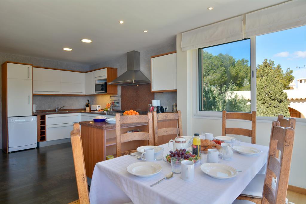 Villa With Enchanting Sea Views And Pool For 7 Guests