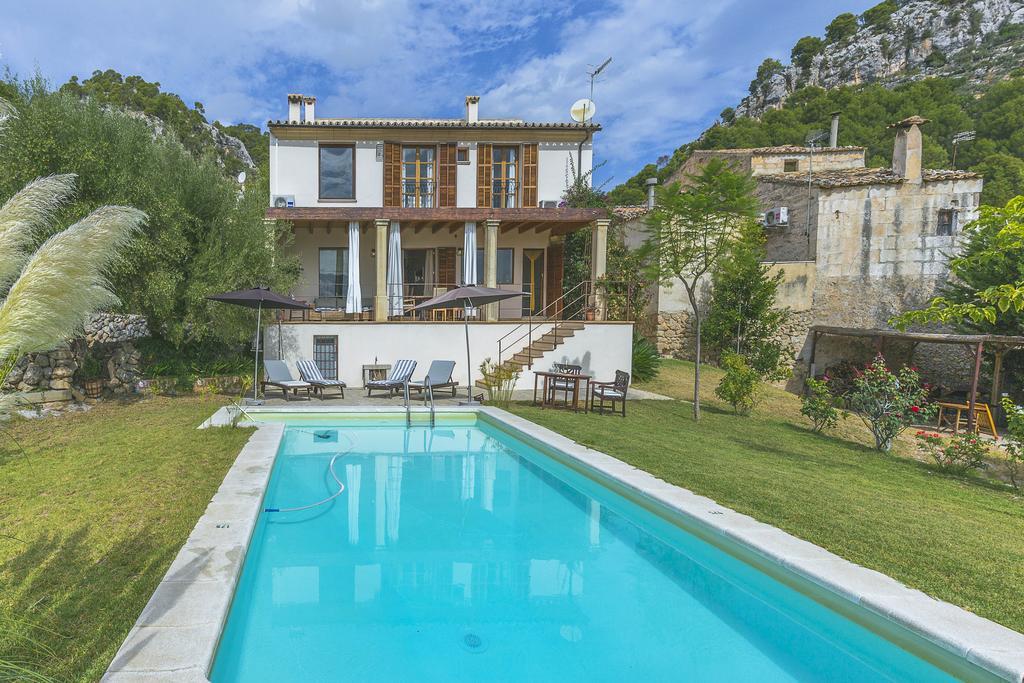 Caimari Villa *