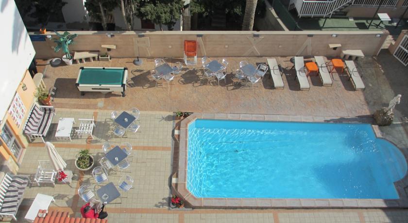 Hotel Raxa 2*
