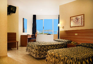 Fergus Pax Hotel