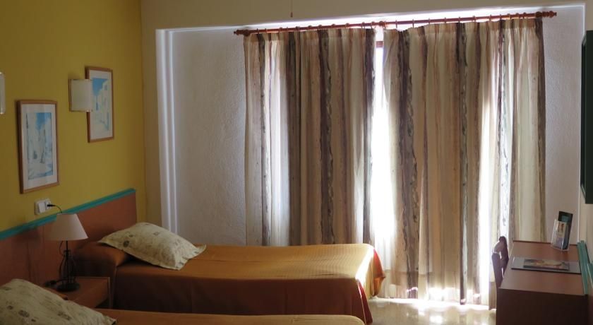 Hostal Elegance Playa Arenal Iii