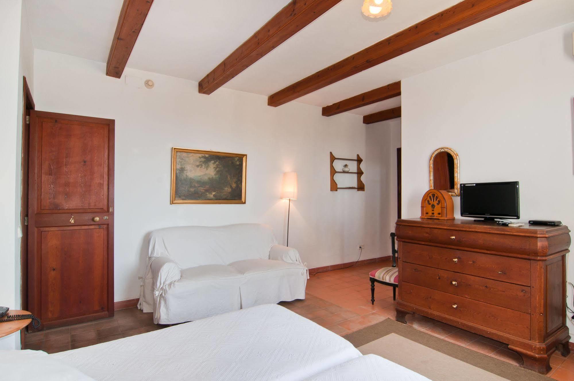 Hotel Leon De Sineu (Mallorca)