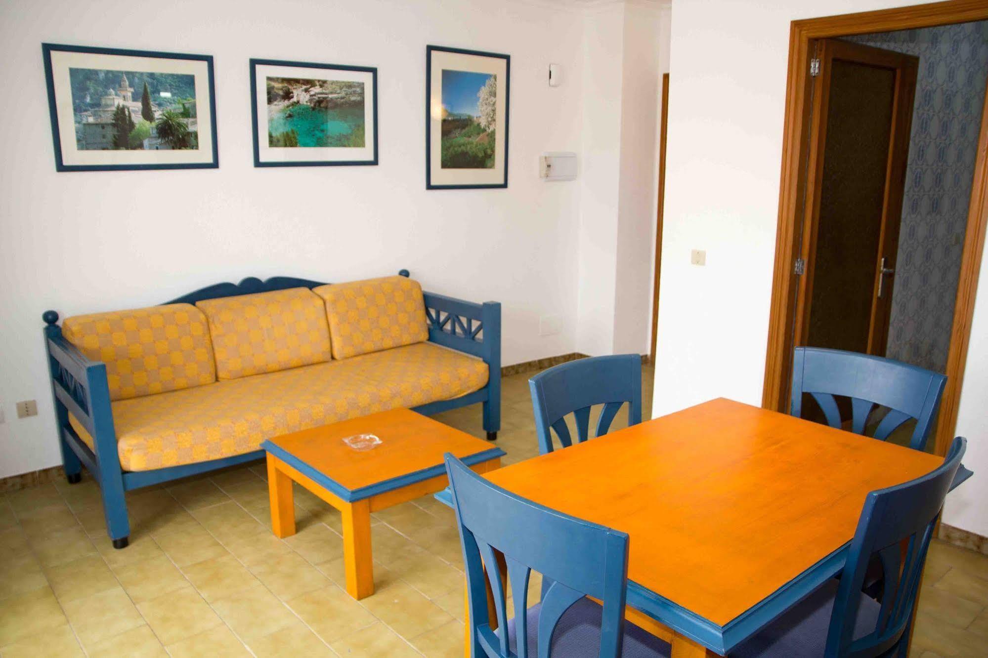 Apts. Charly's Hotel