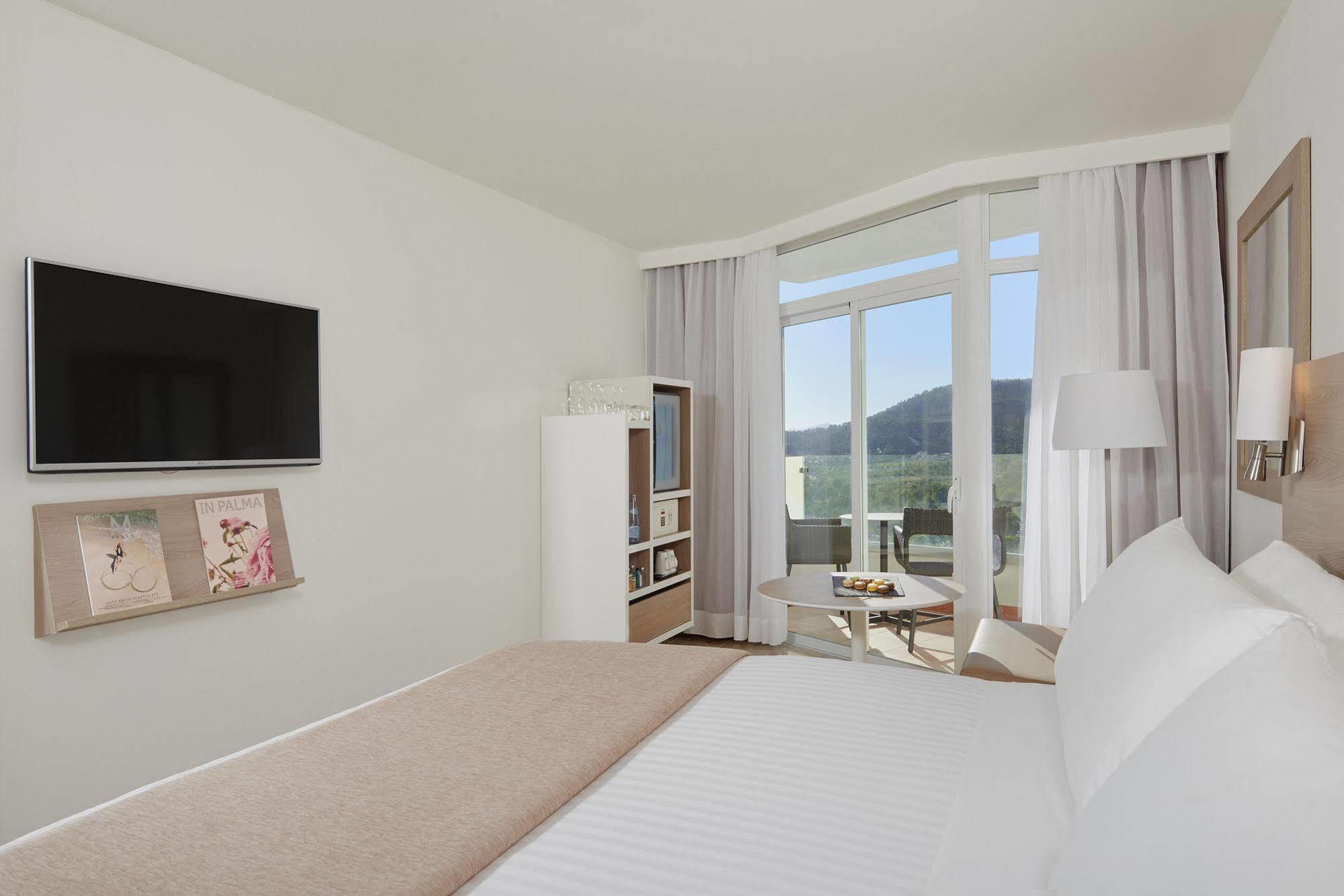 Hotel Melia Antillas Calvia Beach 4*