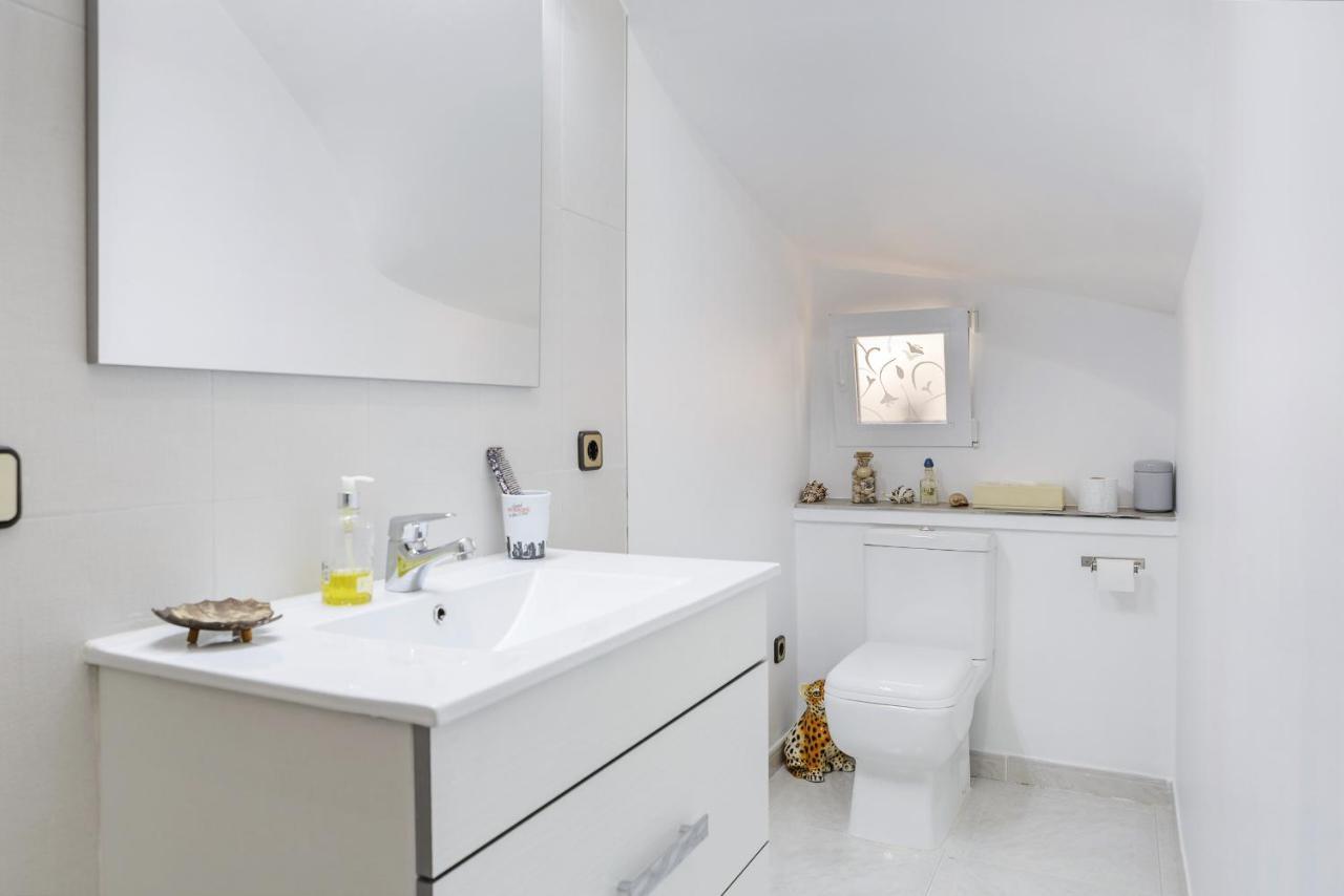 Villa Maria Portals Nous, By Priority *