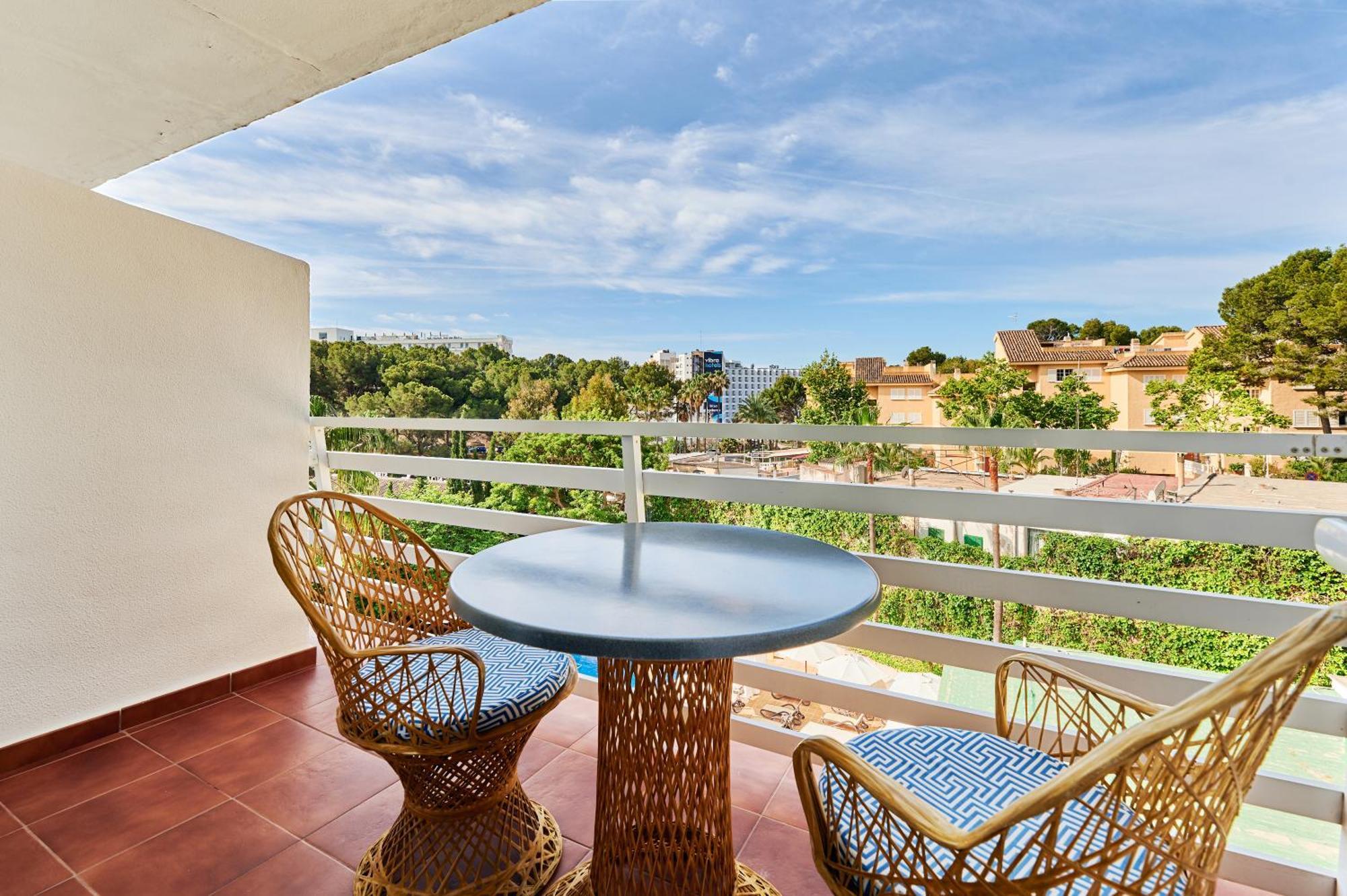 Roc Oberoy - Adults Only Hotel
