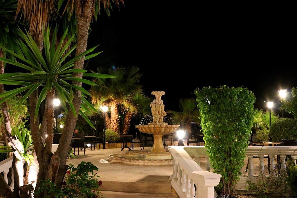 Columbus Family Boutique Guest house Peguera